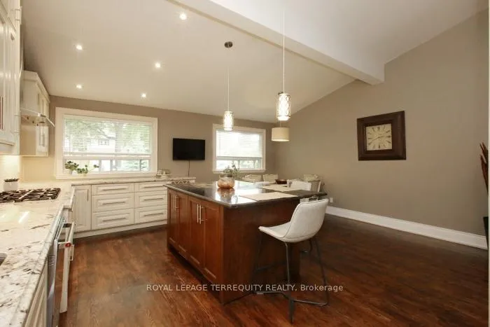 Photo 14 of 353 Kingsview Drive, Caledon, Bolton North — HOMEH