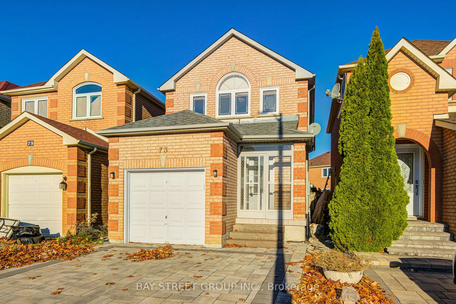 Photo 3 of 73 Mindy Crescent, Markham, Middlefield — HOMEH