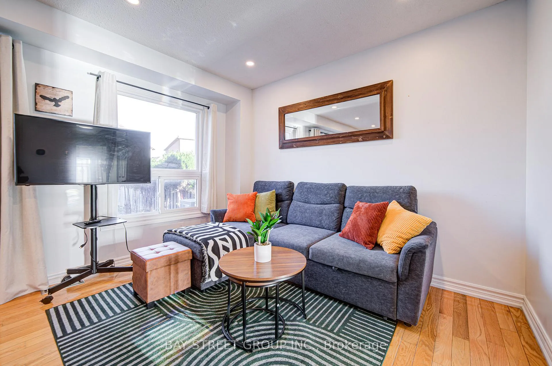 Photo 8 of 73 Mindy Crescent, Markham, Middlefield — HOMEH