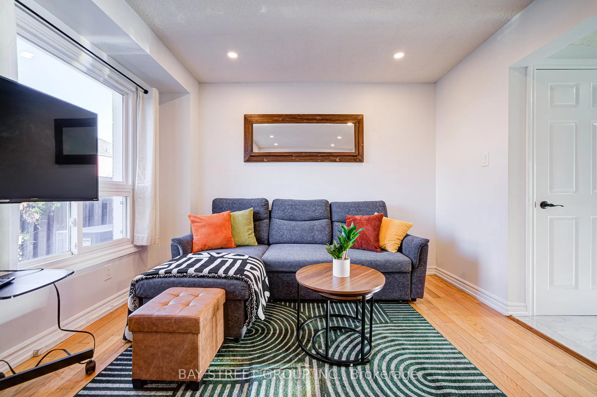 Photo 9 of 73 Mindy Crescent, Markham, Middlefield — HOMEH