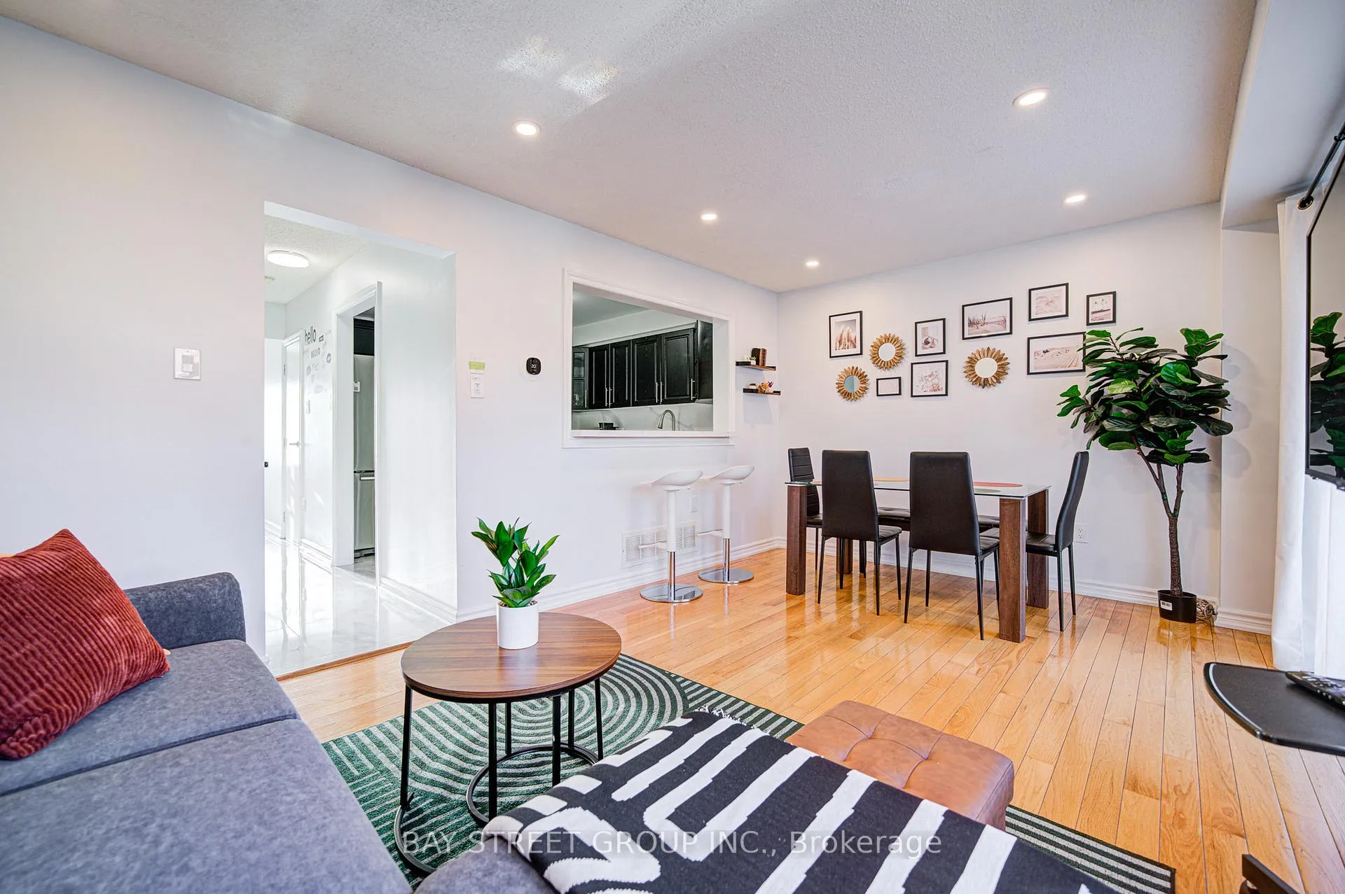 Photo 10 of 73 Mindy Crescent, Markham, Middlefield — HOMEH