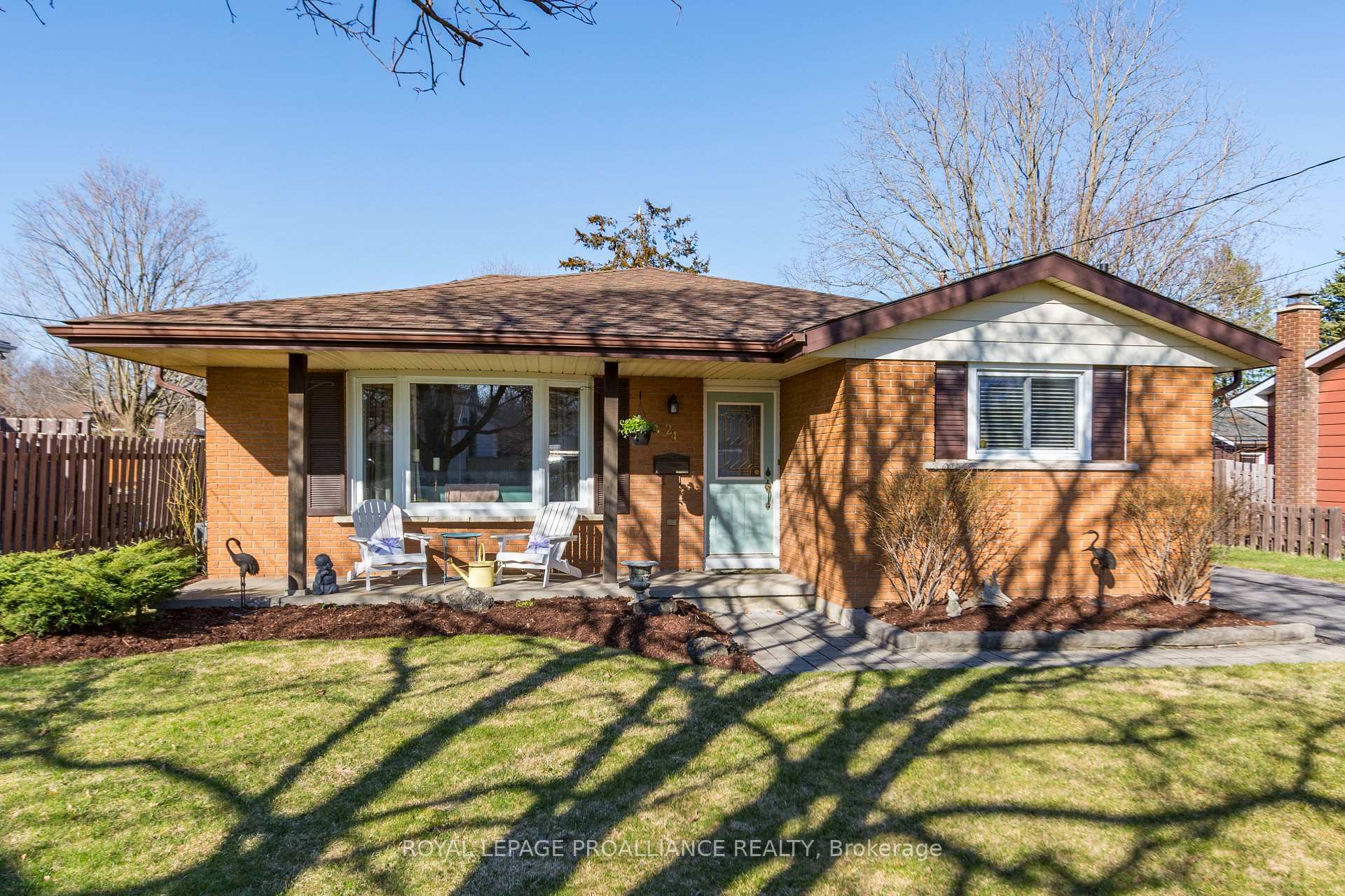 Photo 1 of 24 Lexington Crescent, Belleville, Belleville Ward — HOMEH