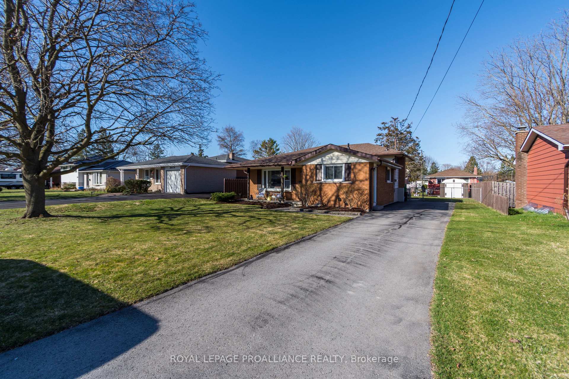 Photo 3 of 24 Lexington Crescent, Belleville, Belleville Ward — HOMEH
