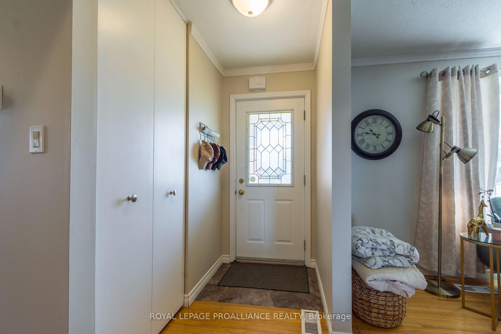 Photo 4 of 24 Lexington Crescent, Belleville, Belleville Ward — HOMEH