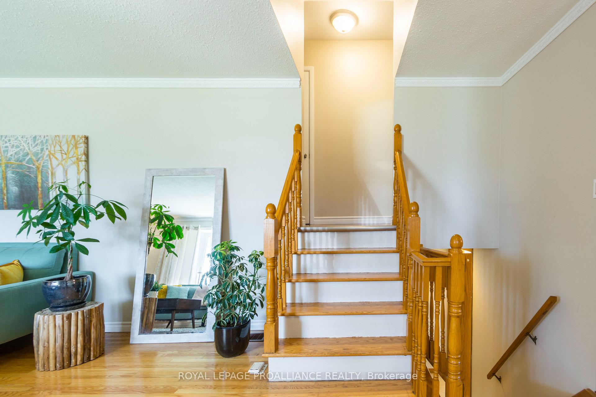 Photo 8 of 24 Lexington Crescent, Belleville, Belleville Ward — HOMEH