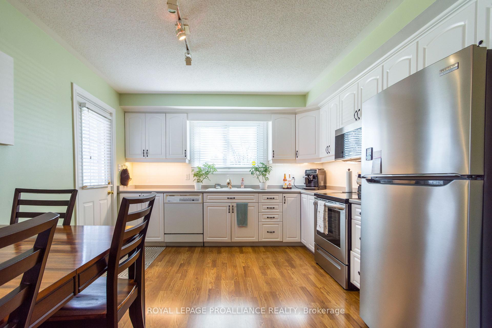 Photo 9 of 24 Lexington Crescent, Belleville, Belleville Ward — HOMEH