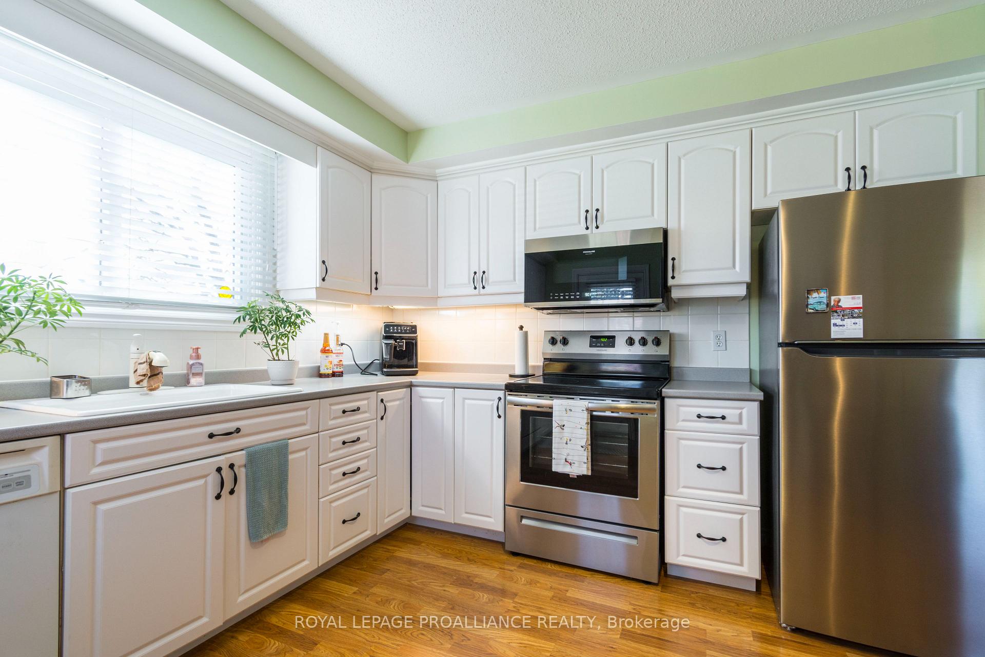 Photo 11 of 24 Lexington Crescent, Belleville, Belleville Ward — HOMEH