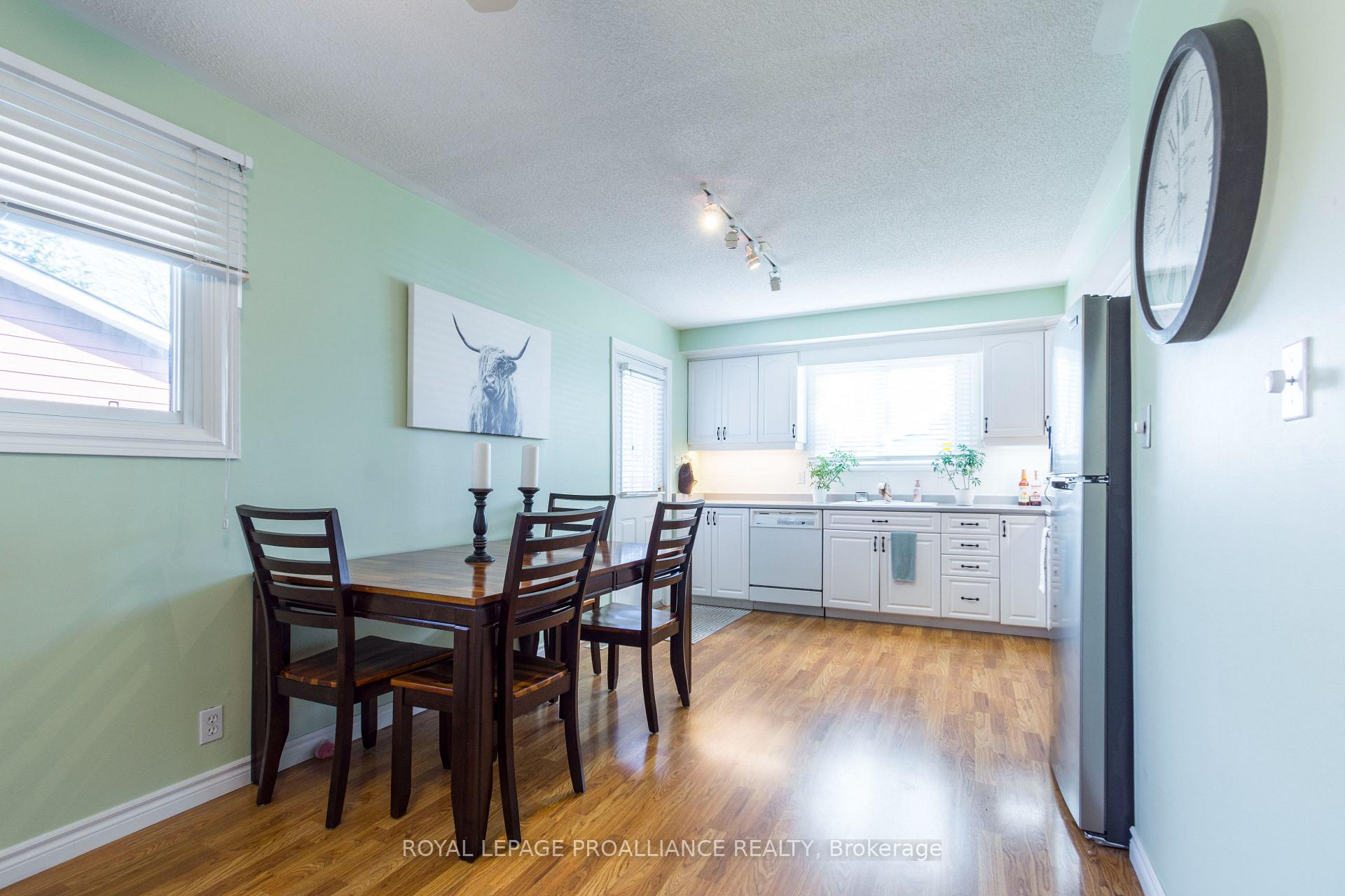 Photo 14 of 24 Lexington Crescent, Belleville, Belleville Ward — HOMEH