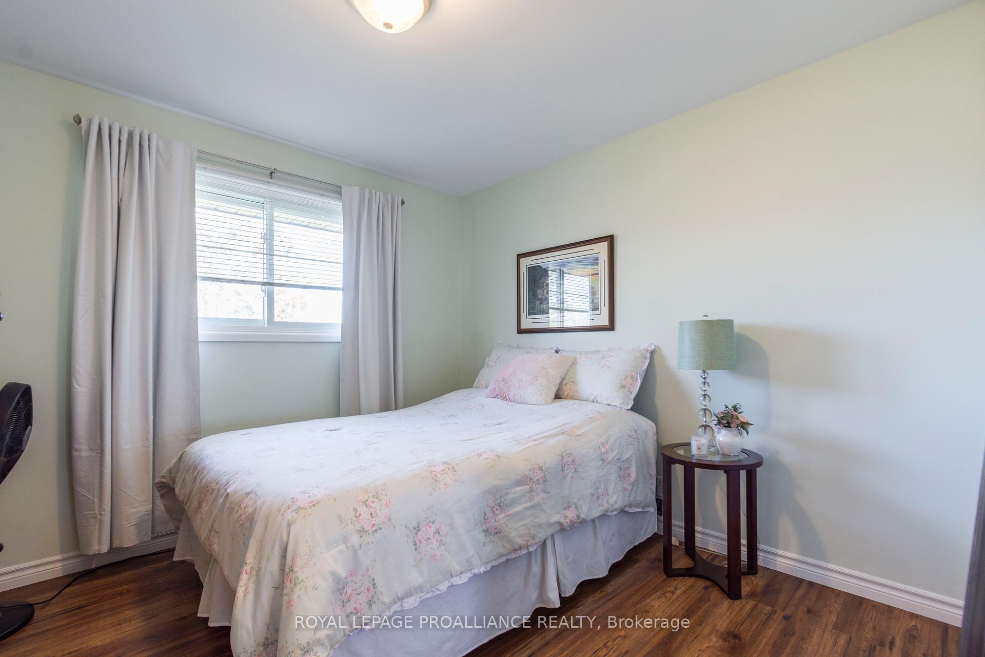 Photo 17 of 24 Lexington Crescent, Belleville, Belleville Ward — HOMEH