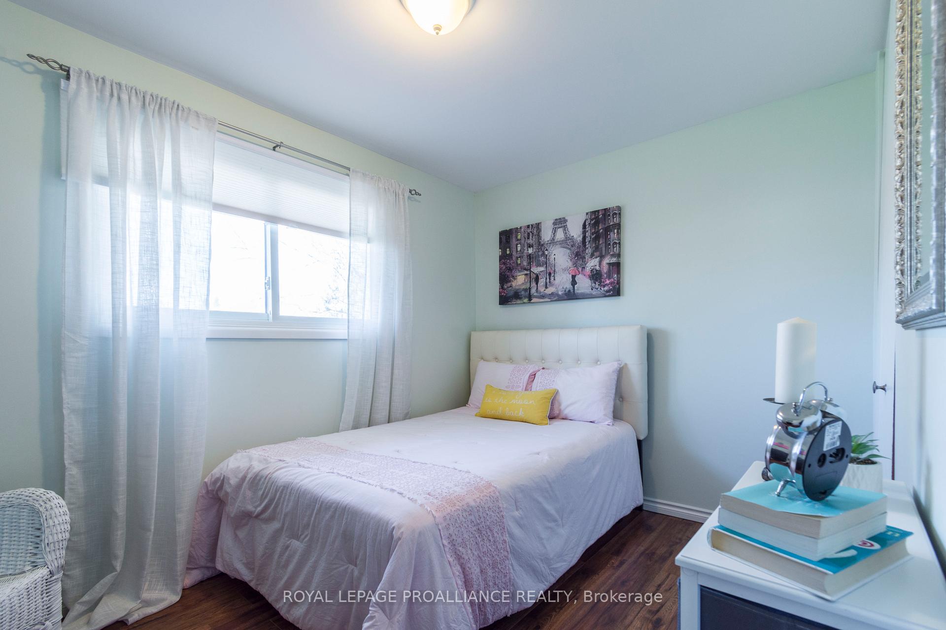 Photo 18 of 24 Lexington Crescent, Belleville, Belleville Ward — HOMEH