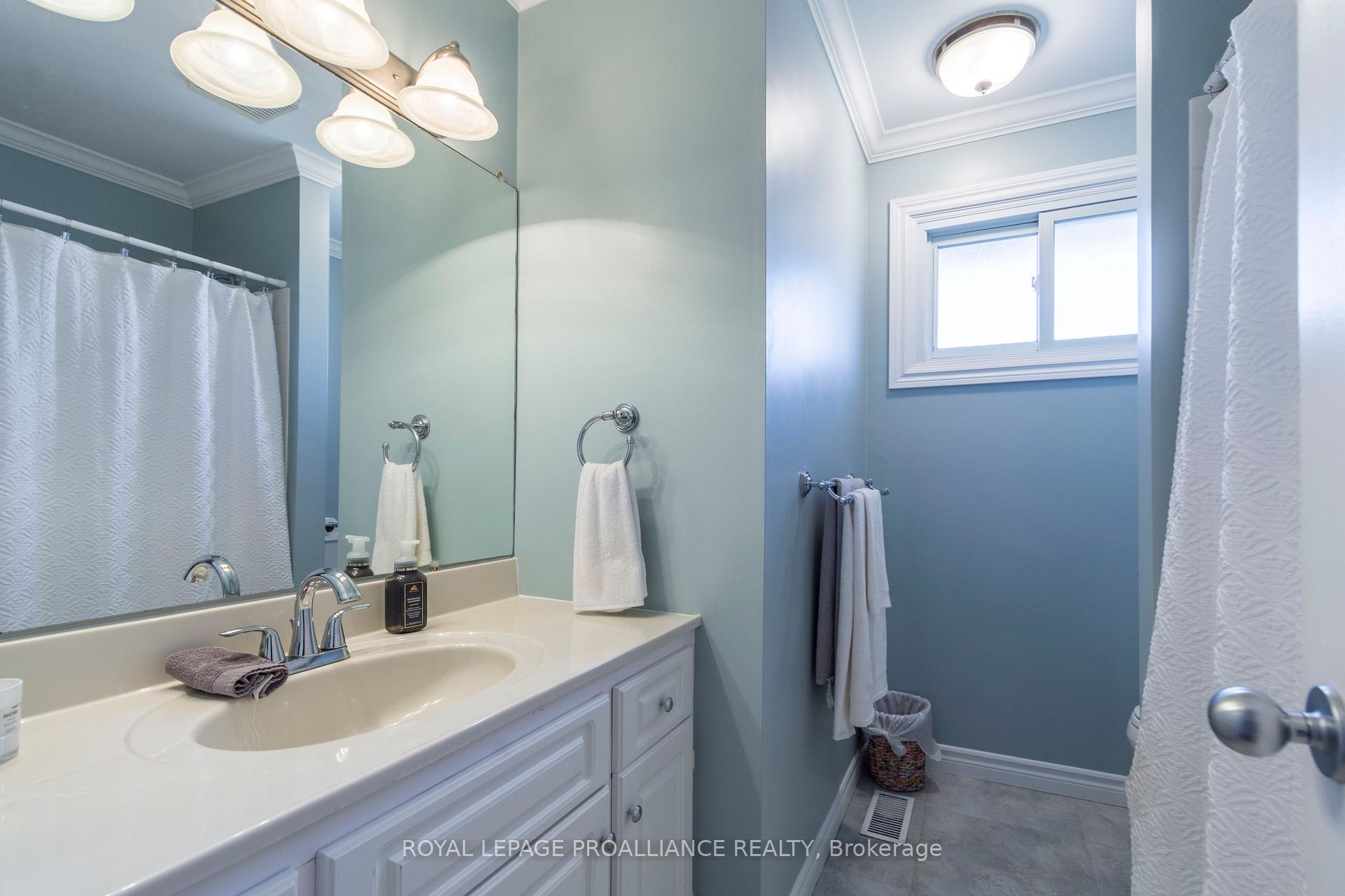 Photo 19 of 24 Lexington Crescent, Belleville, Belleville Ward — HOMEH