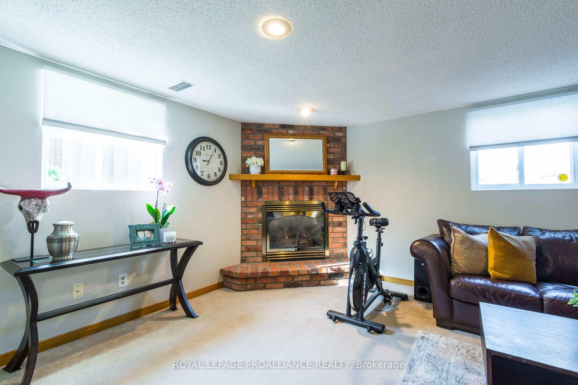 Photo 21 of 24 Lexington Crescent, Belleville, Belleville Ward — HOMEH