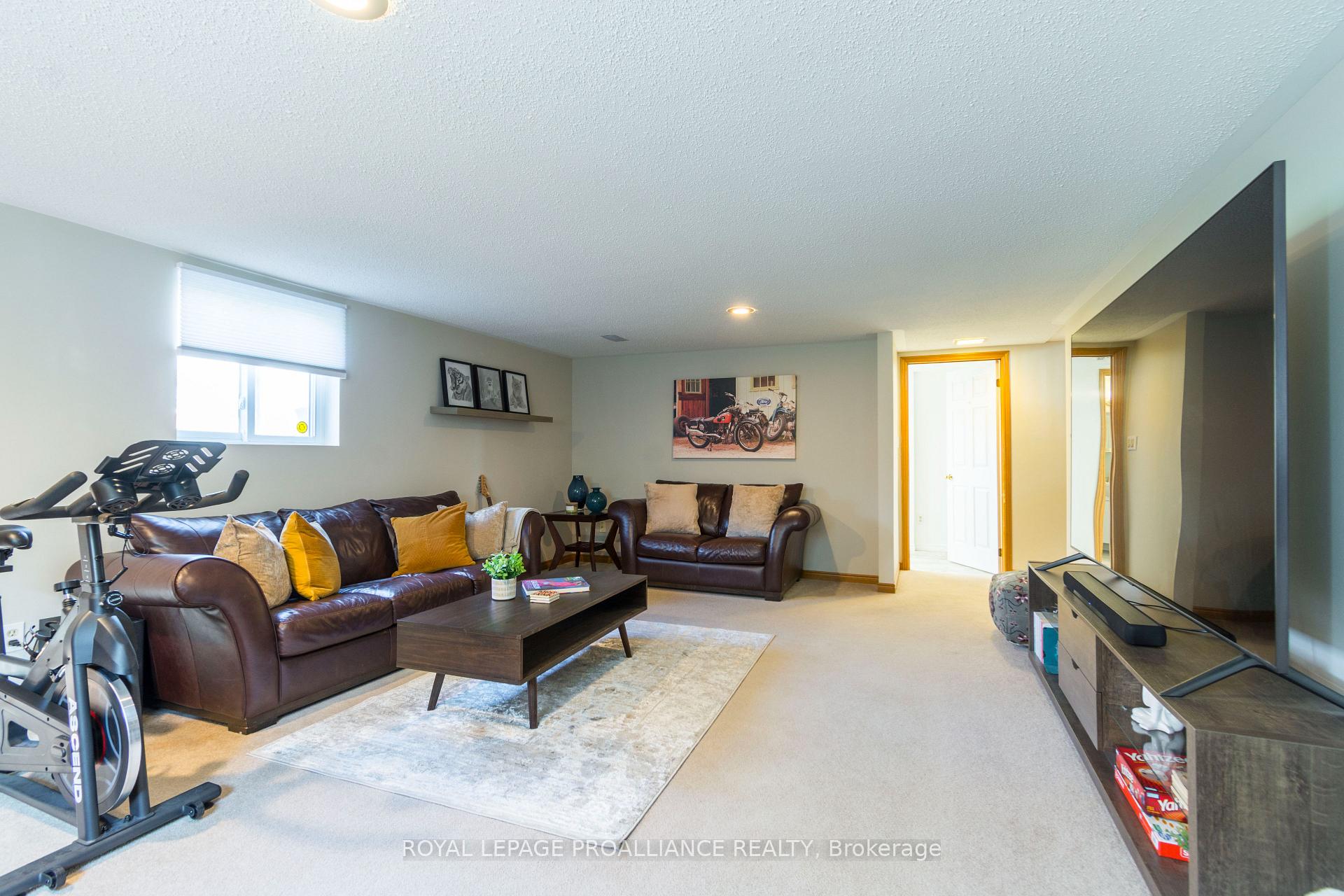 Photo 22 of 24 Lexington Crescent, Belleville, Belleville Ward — HOMEH