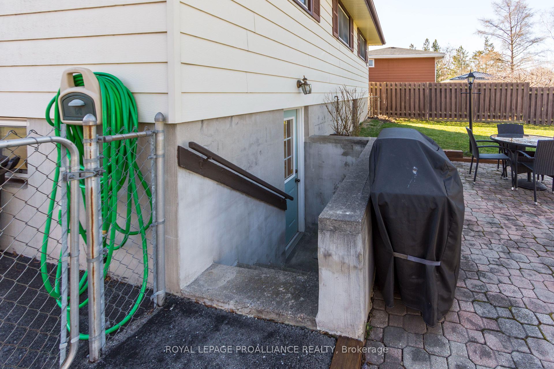Photo 28 of 24 Lexington Crescent, Belleville, Belleville Ward — HOMEH