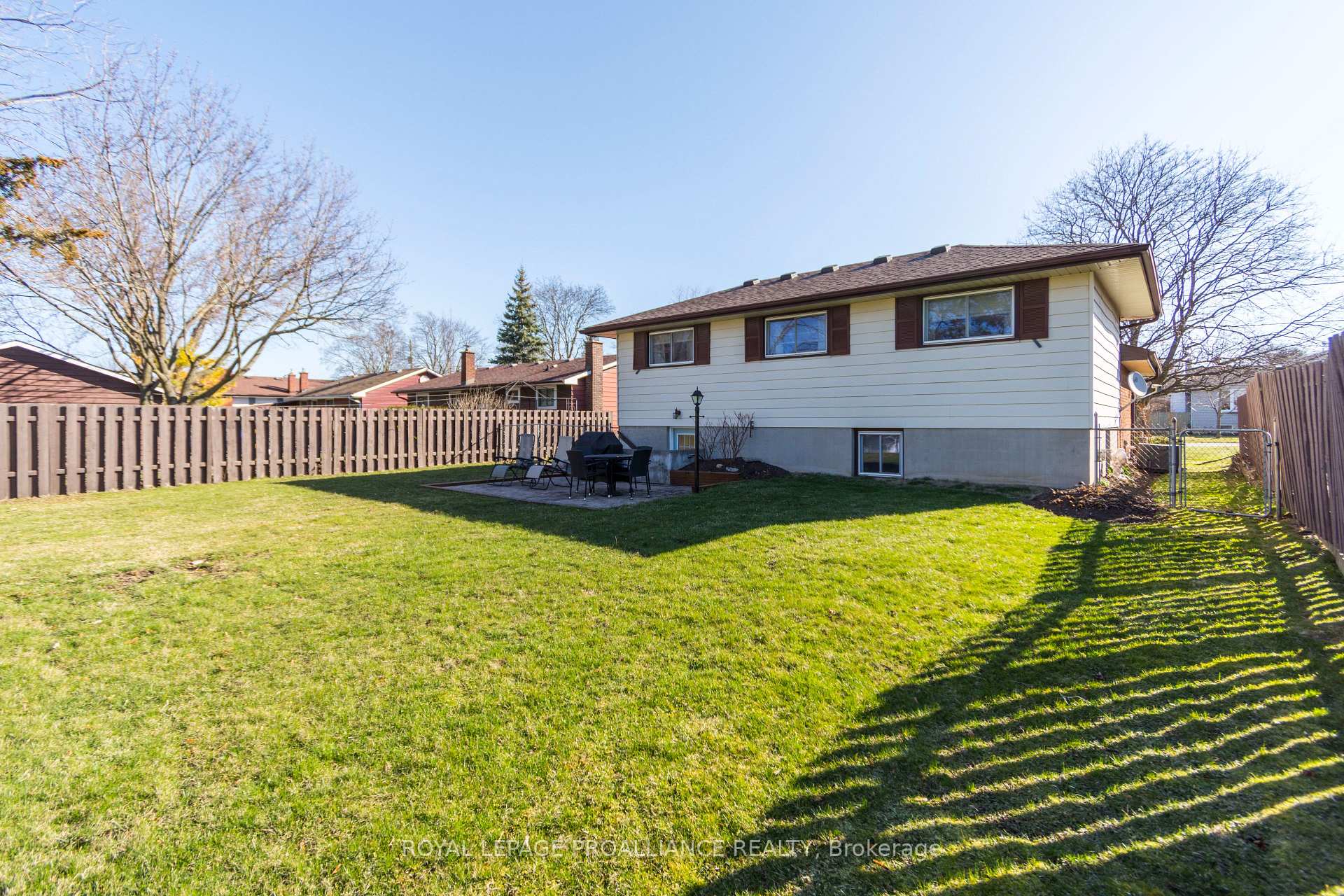 Photo 31 of 24 Lexington Crescent, Belleville, Belleville Ward — HOMEH