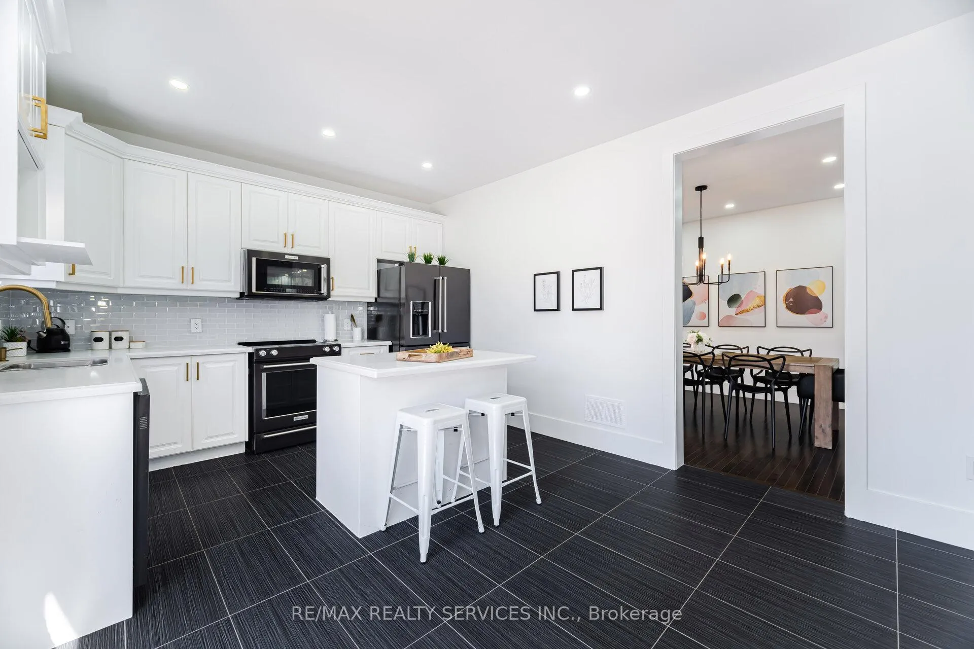 Photo 3 of 30 Hamilton Court, Caledon, Rural Caledon — HOMEH