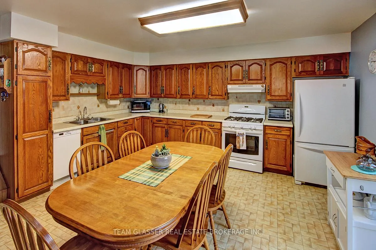 Photo 8 of 8200 Falconbridge Drive, Strathroy-Caradoc, Mount Brydges — HOMEH