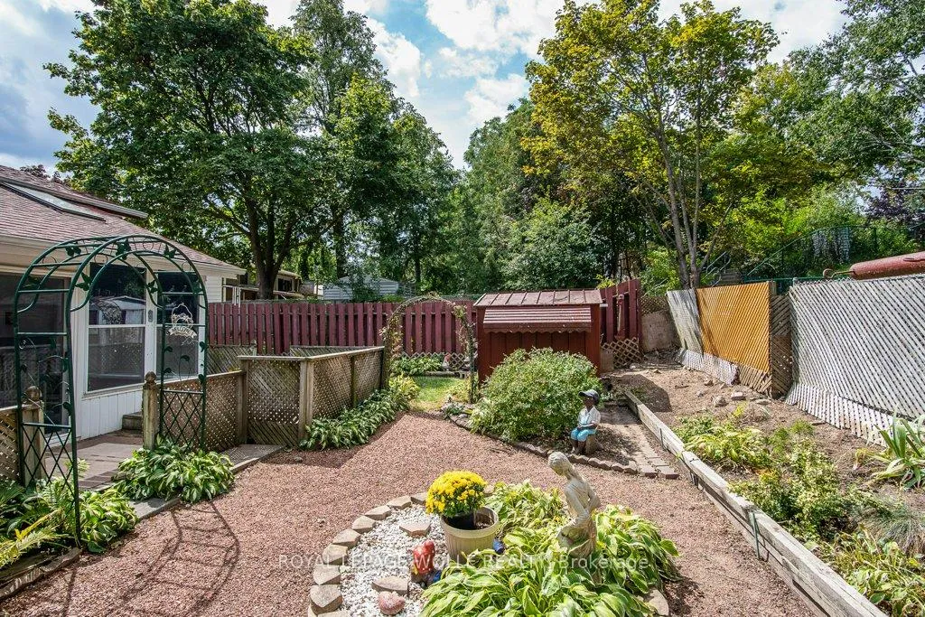 Photo 5 of 153 Pinedale Drive, Kitchener — HOMEH