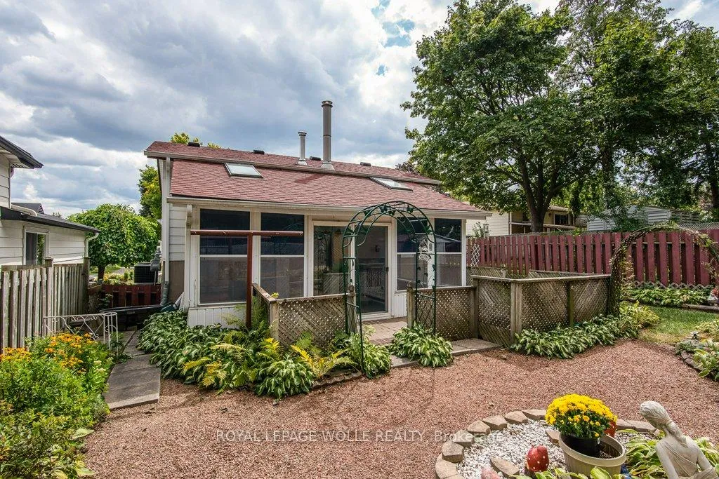Photo 6 of 153 Pinedale Drive, Kitchener — HOMEH