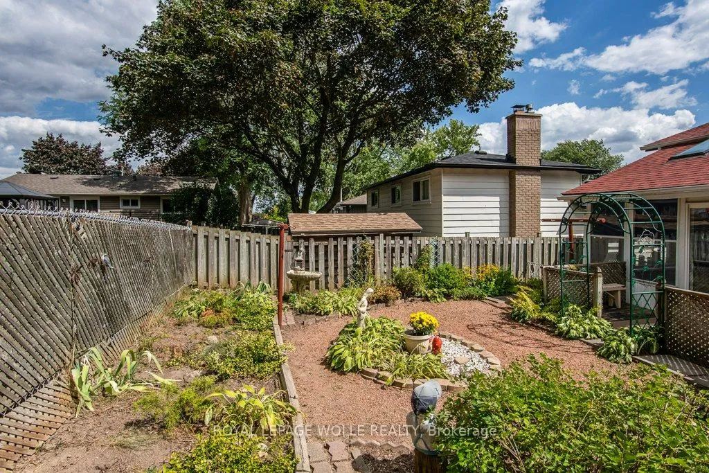 Photo 8 of 153 Pinedale Drive, Kitchener — HOMEH