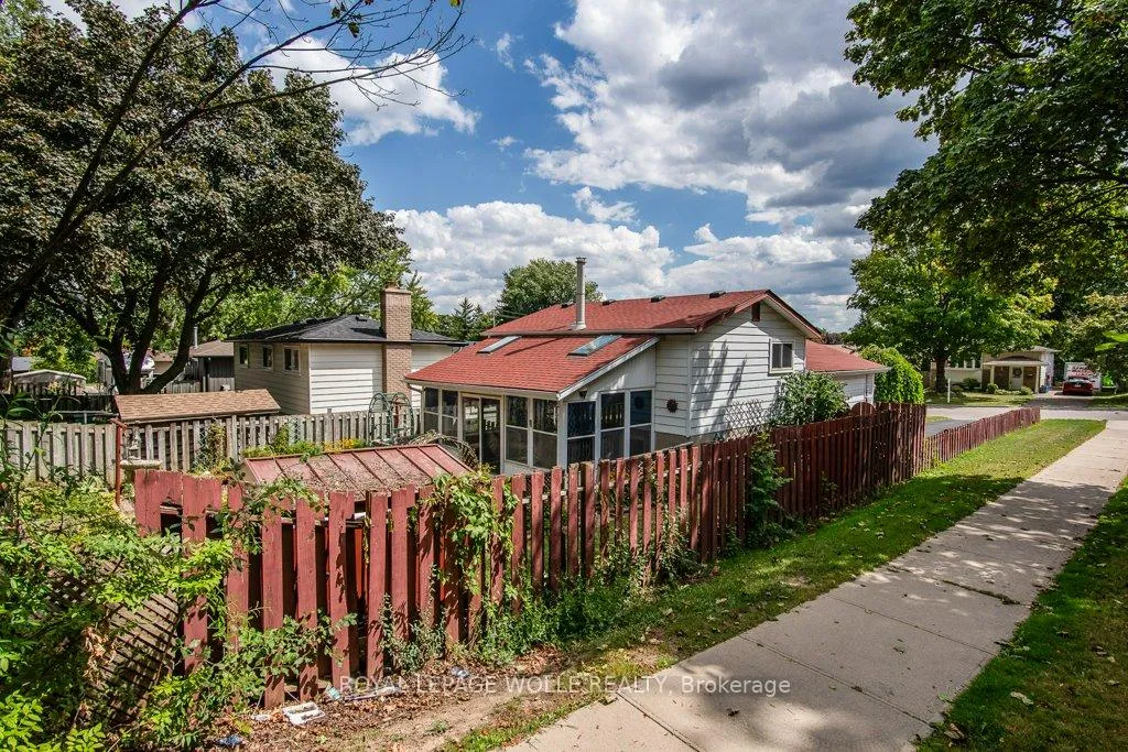 Photo 10 of 153 Pinedale Drive, Kitchener — HOMEH