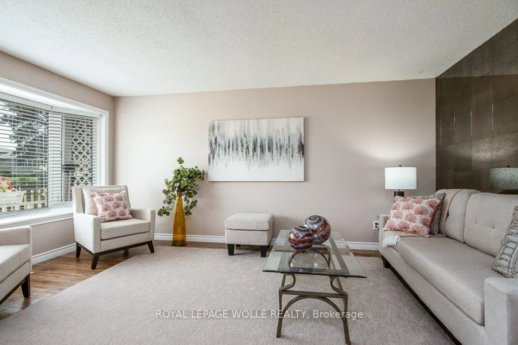 Photo 12 of 153 Pinedale Drive, Kitchener — HOMEH