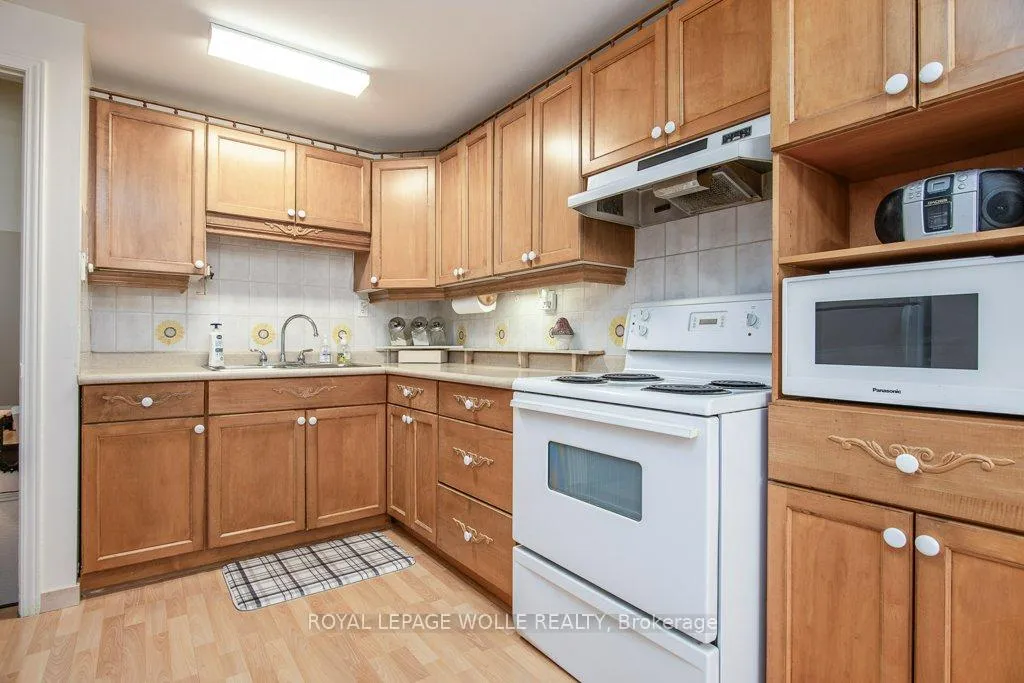 Photo 20 of 153 Pinedale Drive, Kitchener — HOMEH
