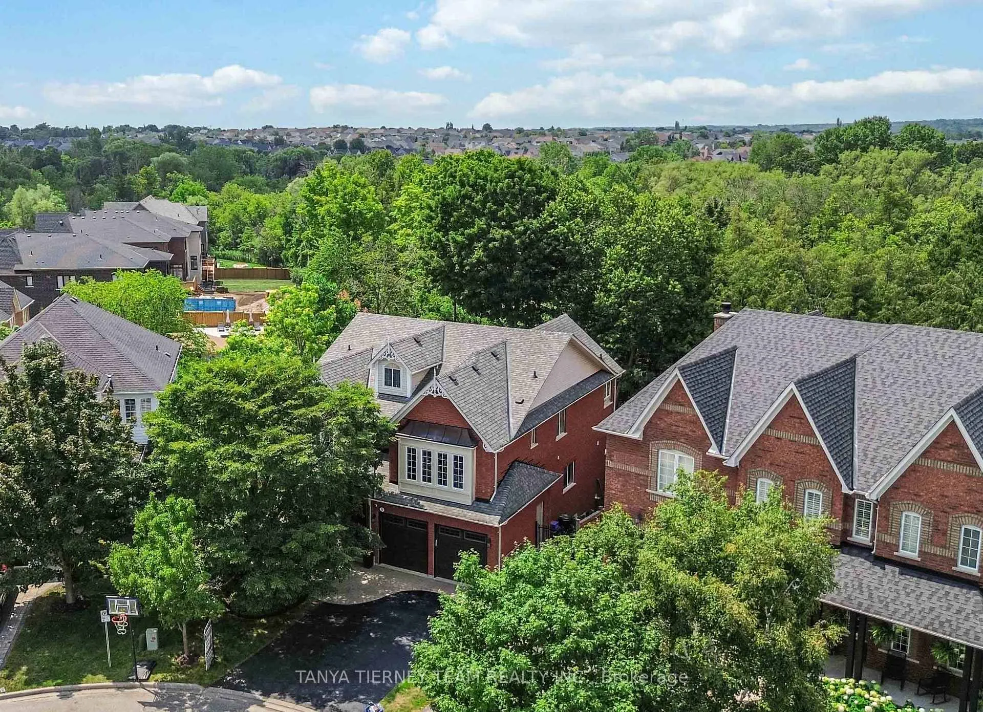 Photo 1 of 6 Braddock Court, Whitby, Brooklin — HOMEH