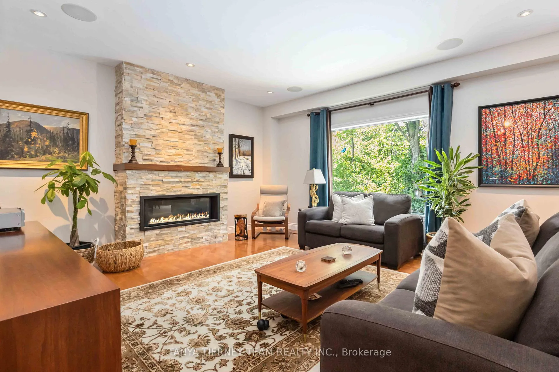 Photo 10 of 6 Braddock Court, Whitby, Brooklin — HOMEH