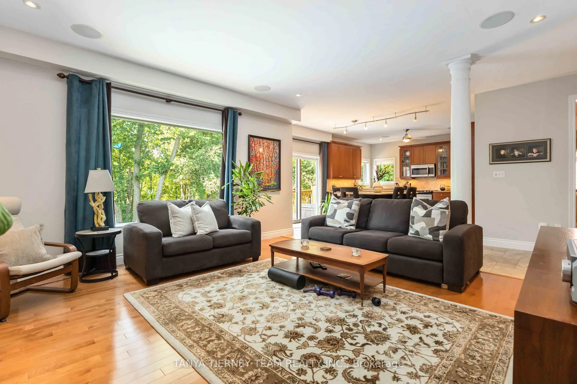 Photo 11 of 6 Braddock Court, Whitby, Brooklin — HOMEH