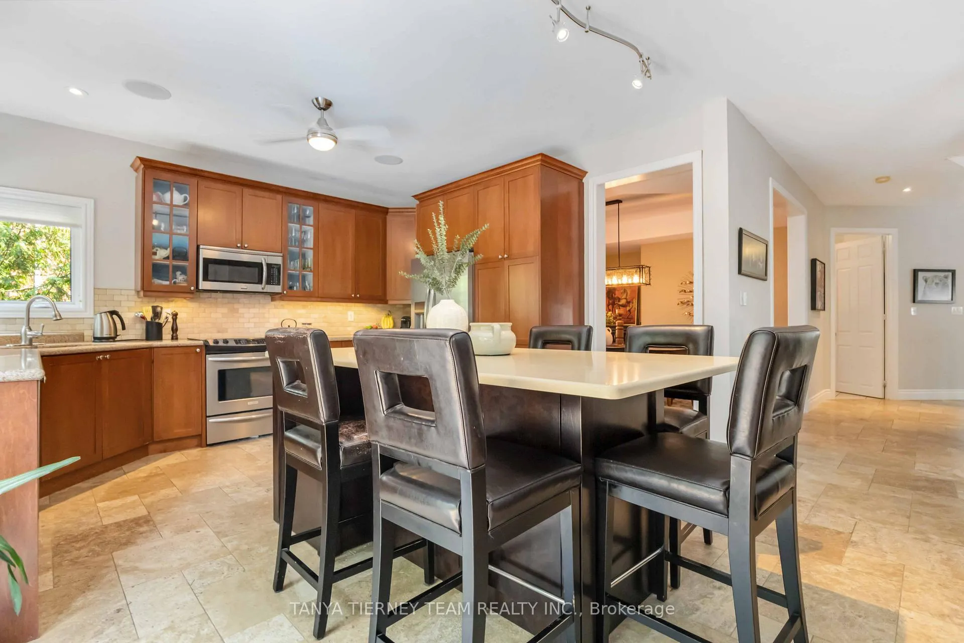 Photo 14 of 6 Braddock Court, Whitby, Brooklin — HOMEH