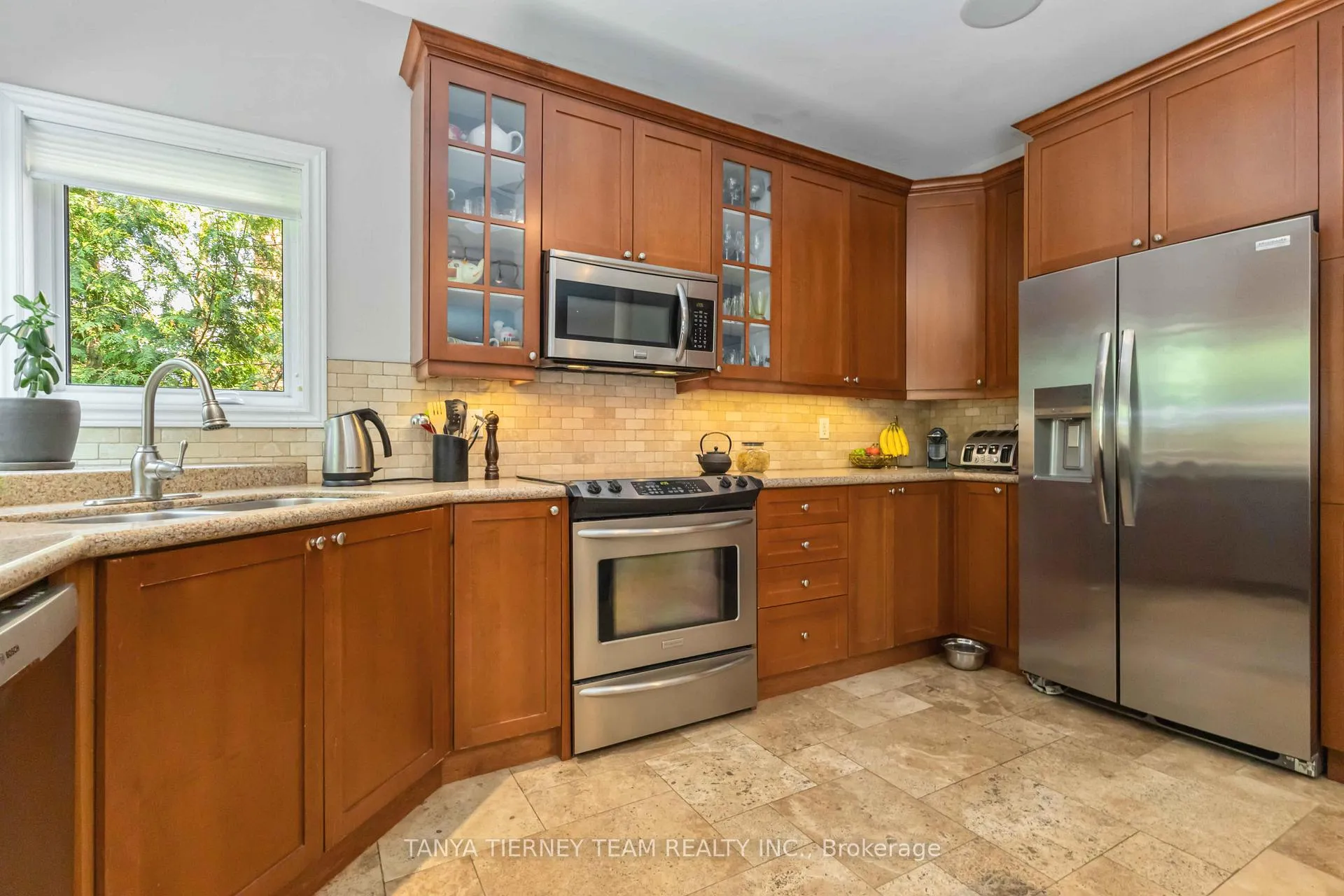 Photo 15 of 6 Braddock Court, Whitby, Brooklin — HOMEH