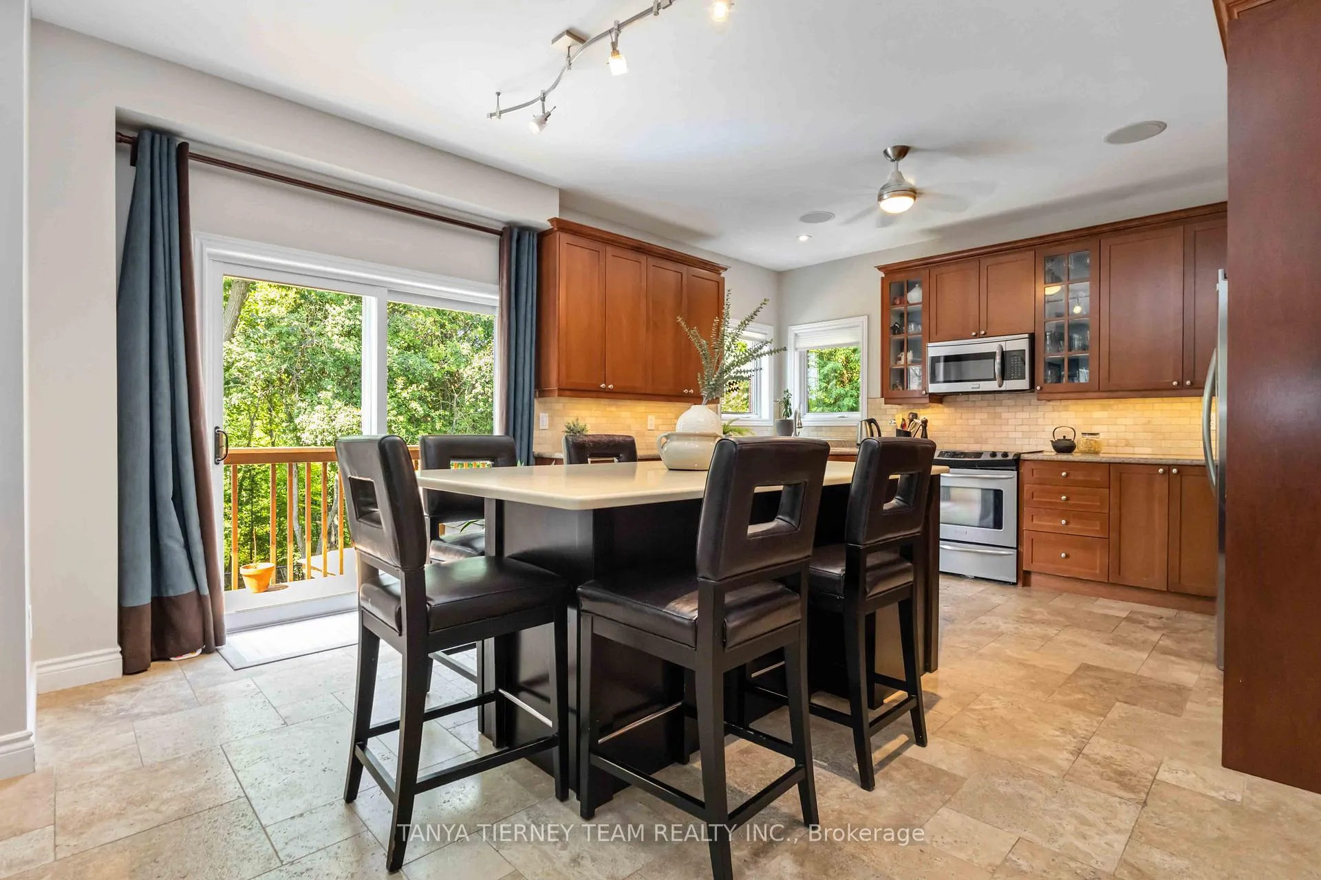 Photo 17 of 6 Braddock Court, Whitby, Brooklin — HOMEH