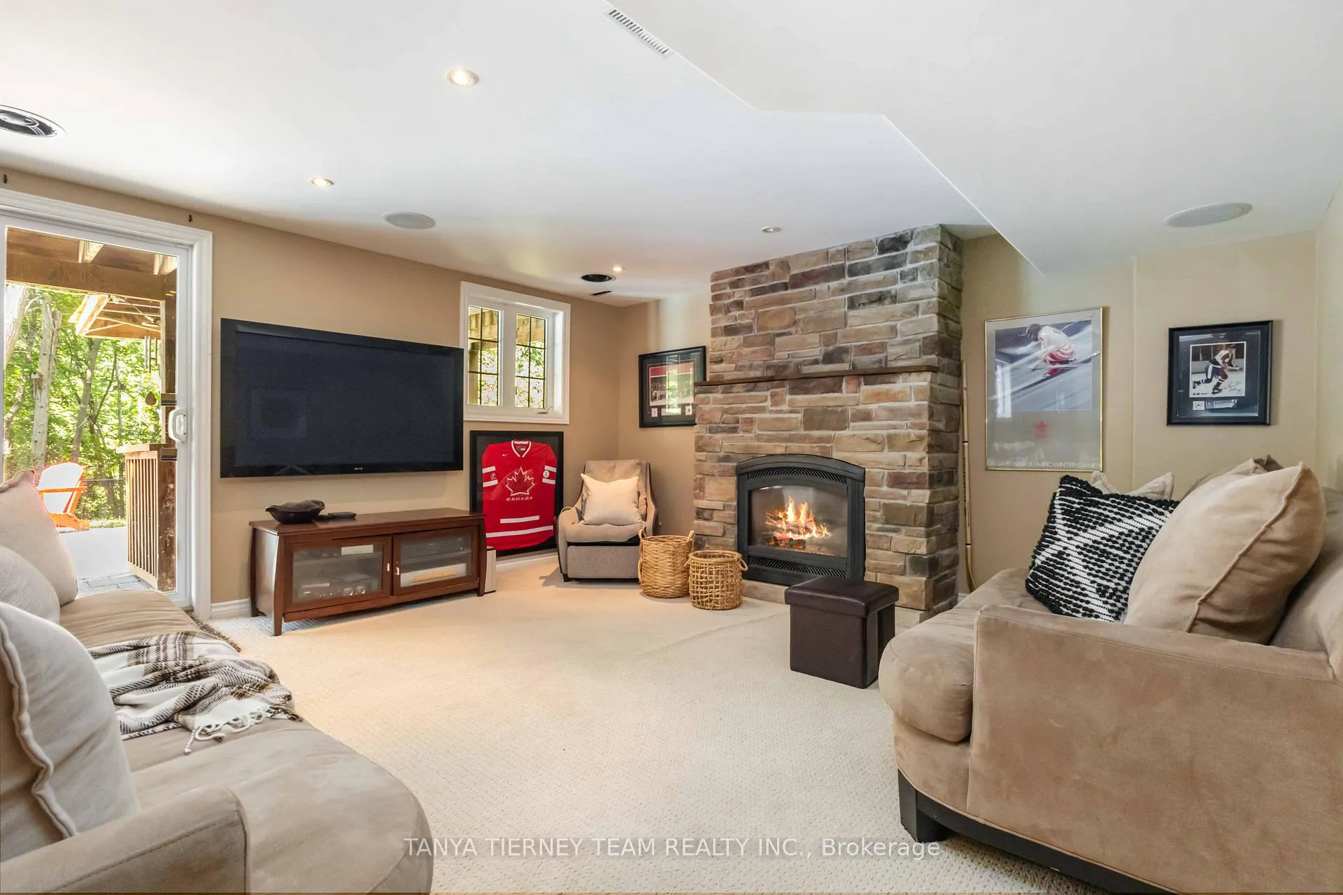 Photo 33 of 6 Braddock Court, Whitby, Brooklin — HOMEH