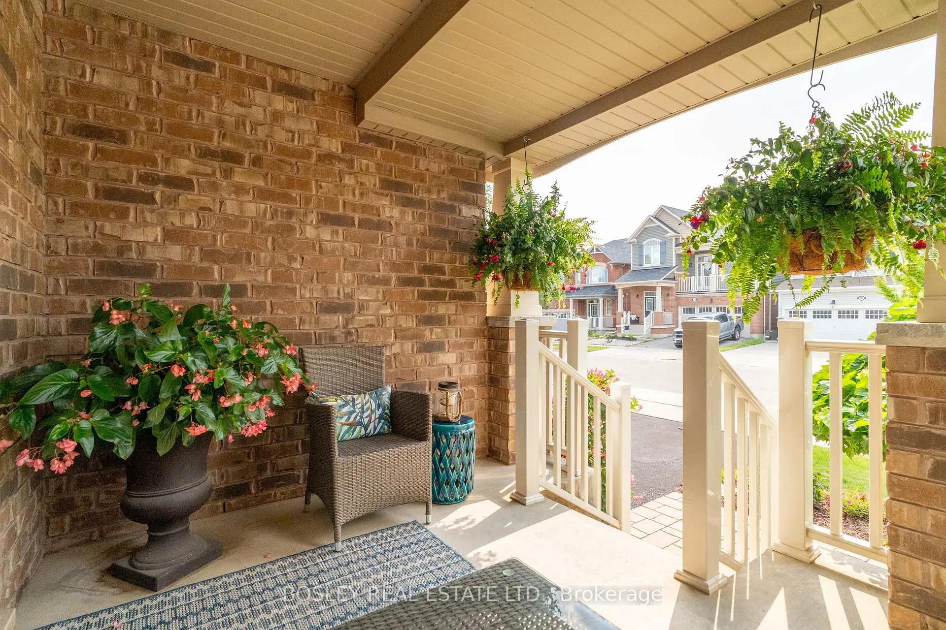 Photo 7 of 333 Apple Hill Crescent, Kitchener — HOMEH