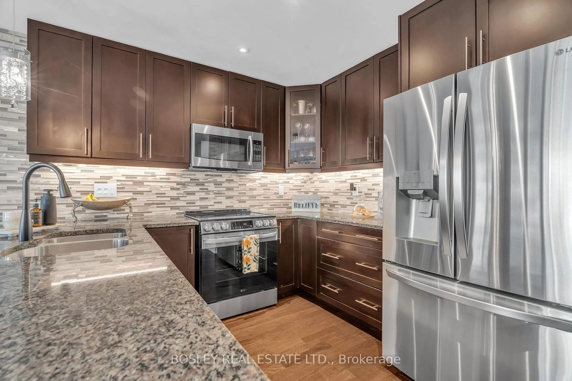 Photo 15 of 333 Apple Hill Crescent, Kitchener — HOMEH