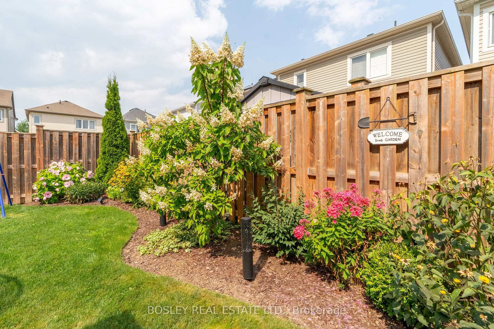 Photo 37 of 333 Apple Hill Crescent, Kitchener — HOMEH