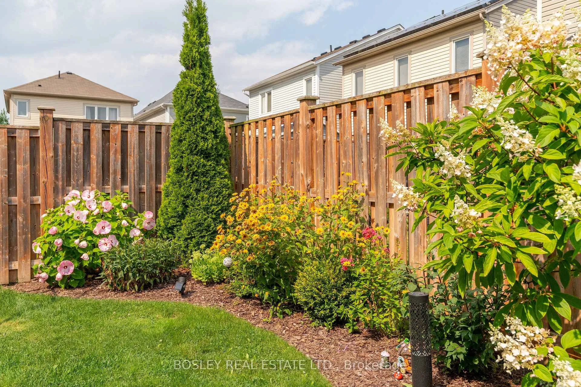 Photo 38 of 333 Apple Hill Crescent, Kitchener — HOMEH