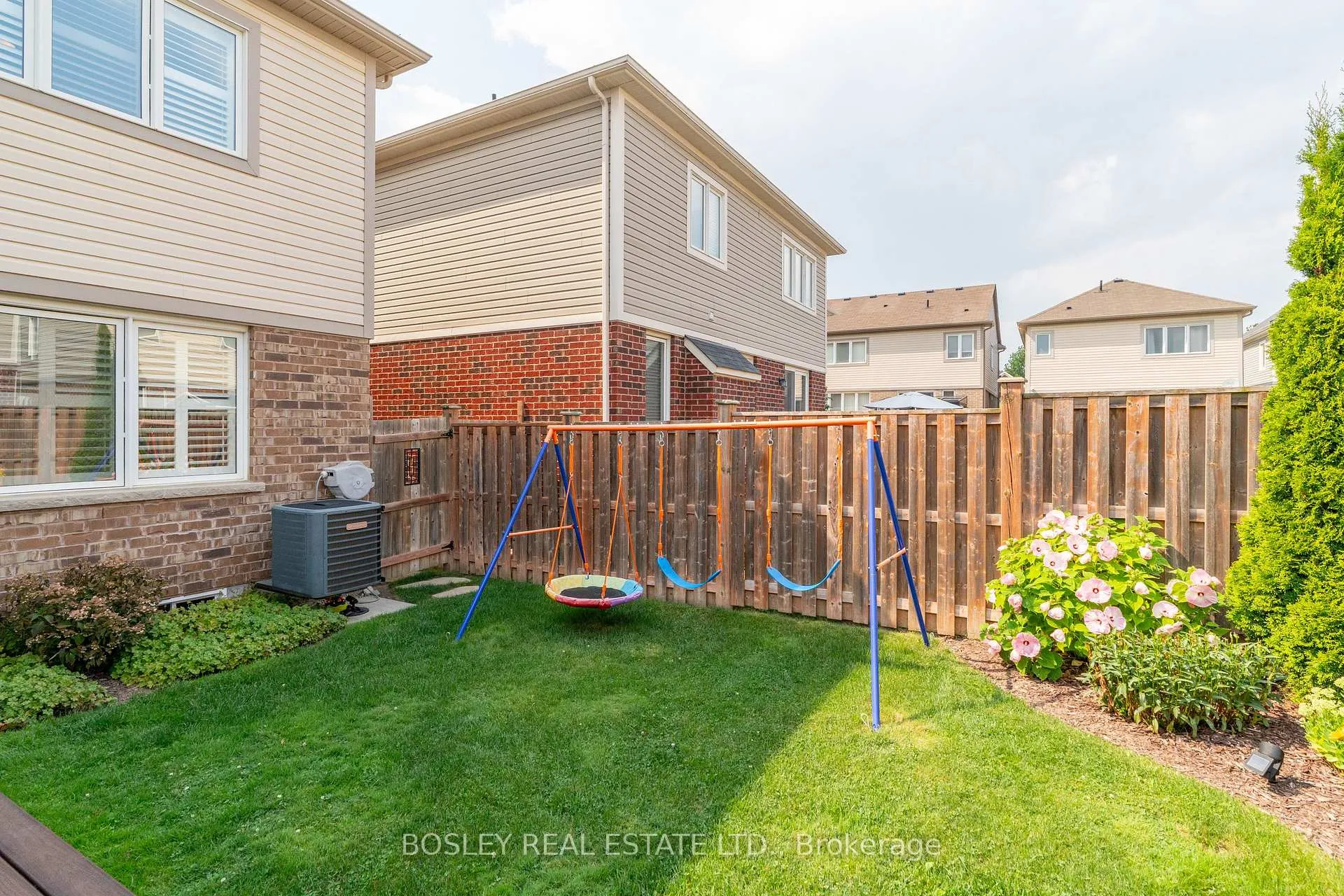 Photo 40 of 333 Apple Hill Crescent, Kitchener — HOMEH