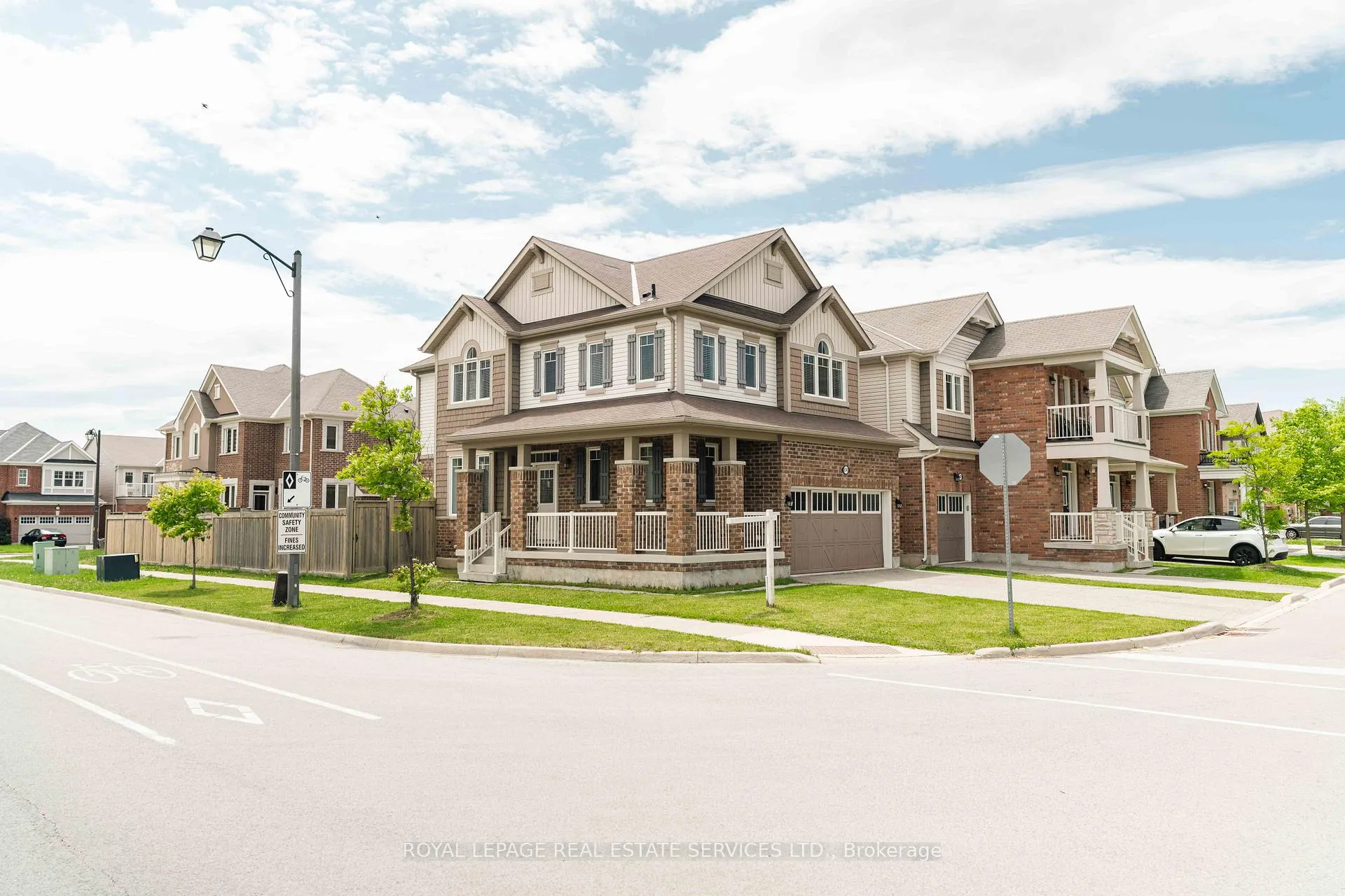 Photo 2 of 974 Penson Crescent, Milton, Coates — HOMEH