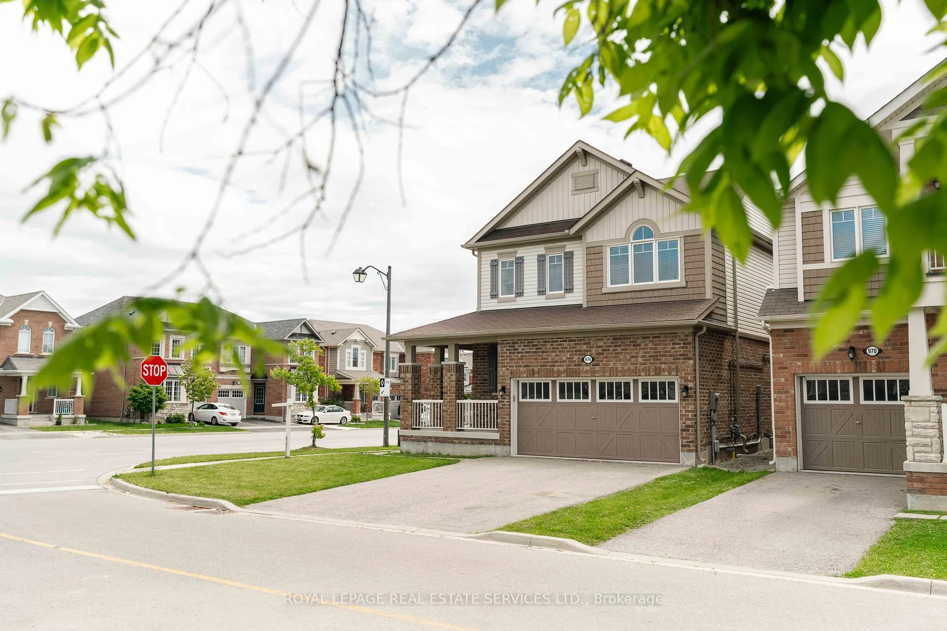 Photo 4 of 974 Penson Crescent, Milton, Coates — HOMEH