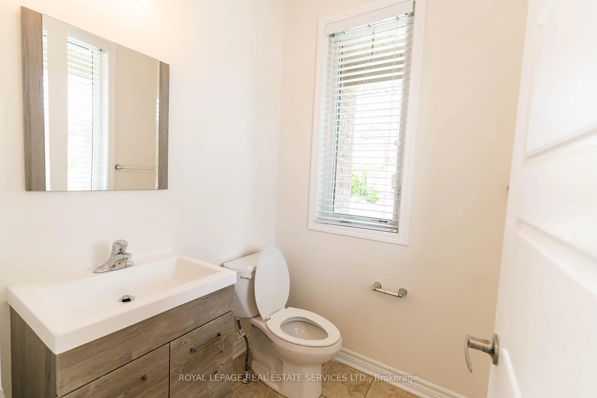 Photo 19 of 974 Penson Crescent, Milton, Coates — HOMEH