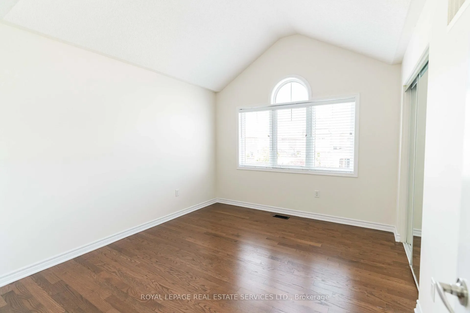 Photo 24 of 974 Penson Crescent, Milton, Coates — HOMEH