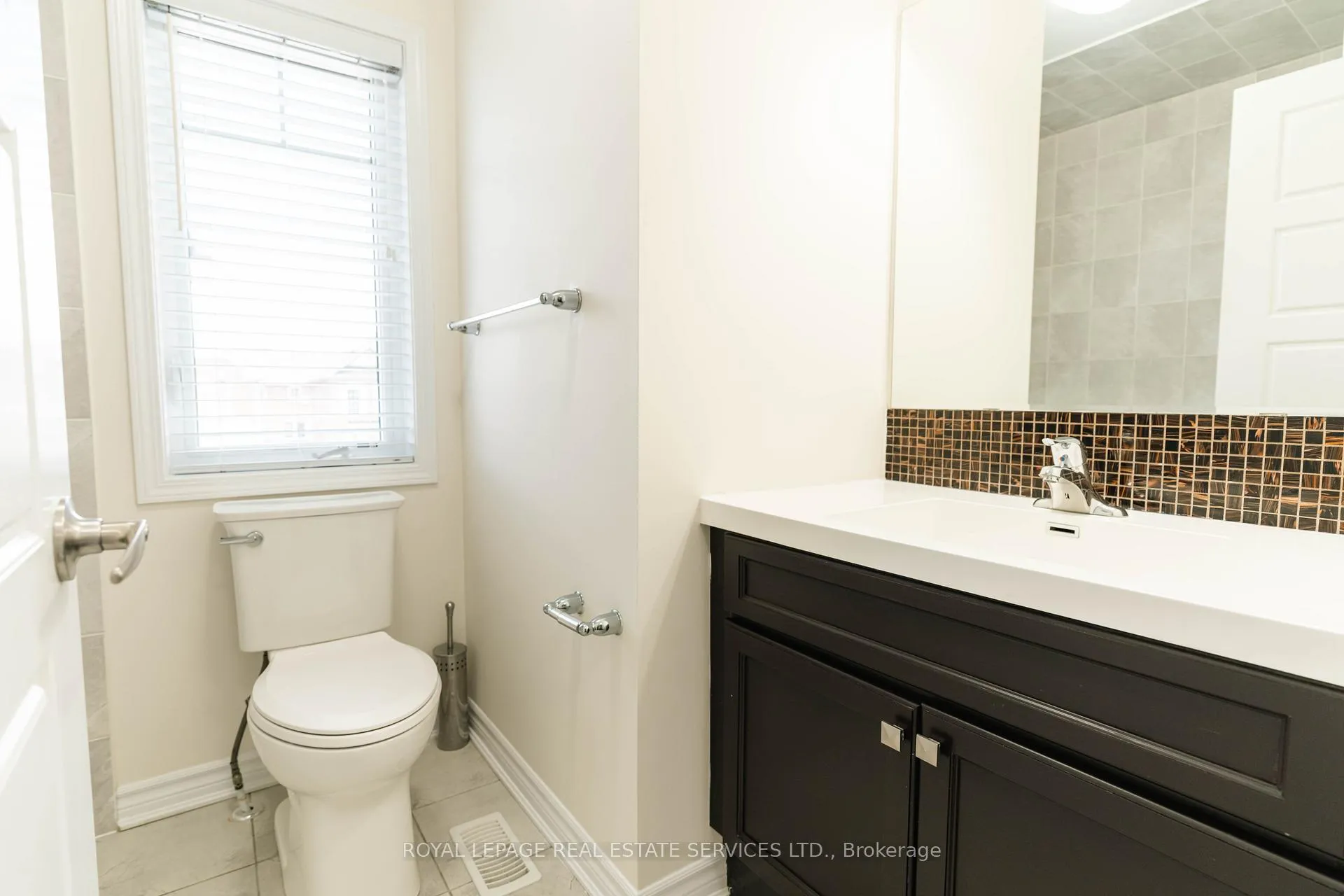 Photo 28 of 974 Penson Crescent, Milton, Coates — HOMEH