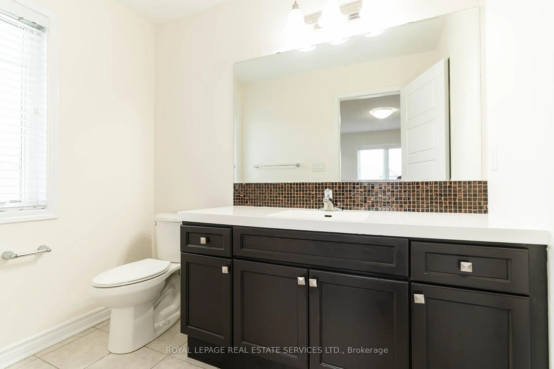 Photo 33 of 974 Penson Crescent, Milton, Coates — HOMEH