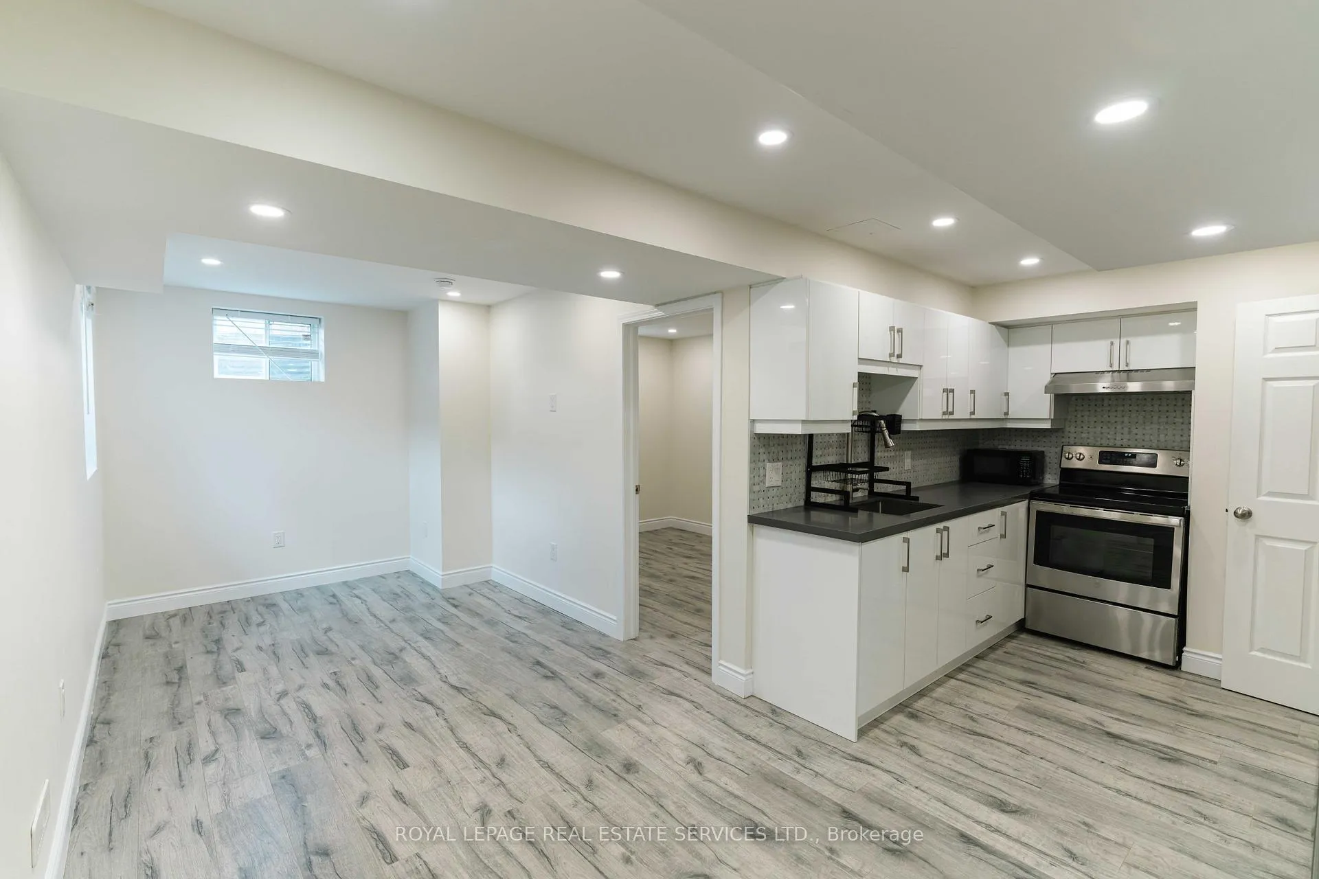 Photo 35 of 974 Penson Crescent, Milton, Coates — HOMEH