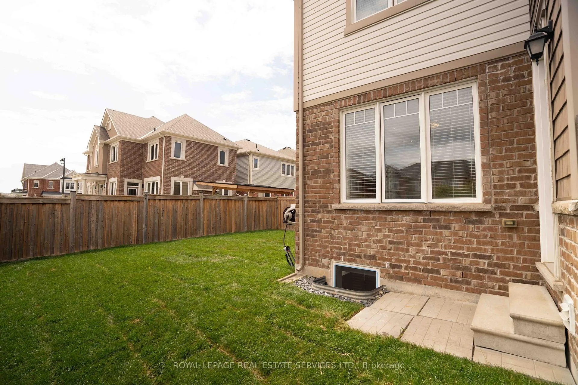 Photo 41 of 974 Penson Crescent, Milton, Coates — HOMEH