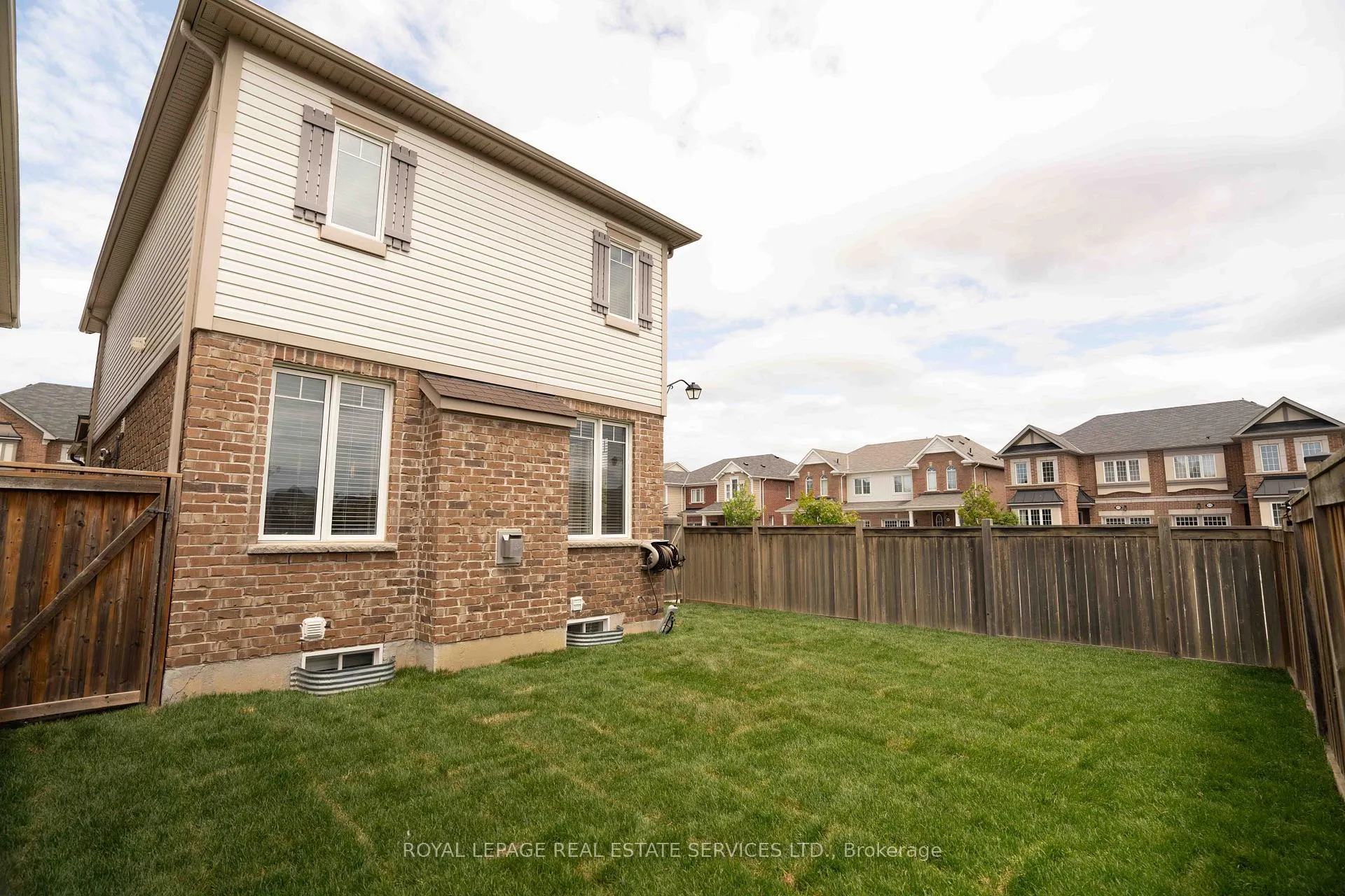 Photo 42 of 974 Penson Crescent, Milton, Coates — HOMEH
