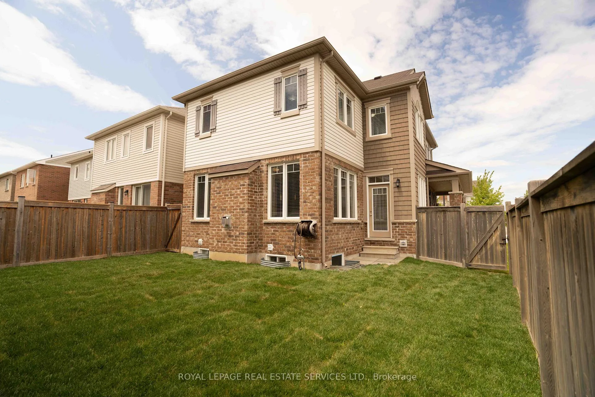Photo 43 of 974 Penson Crescent, Milton, Coates — HOMEH