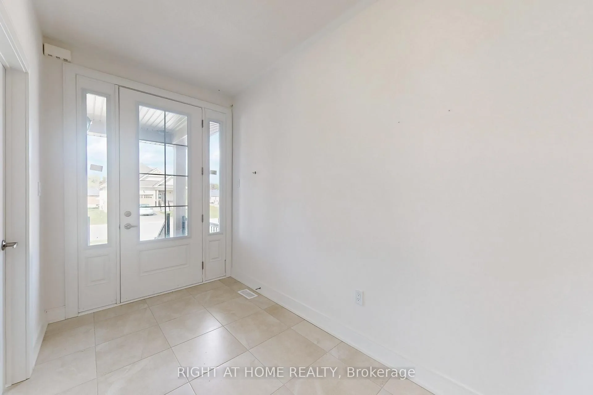 Photo 4 of 239 Wilcox Drive, Clearview, Stayner — HOMEH